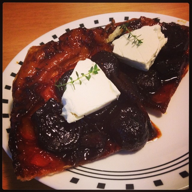 Lunch courtesy of the Snook: Beetroot Tarte Tatin with goat's cheese!