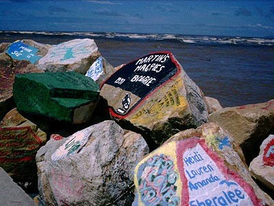 Decorated rocks at the V-Wall