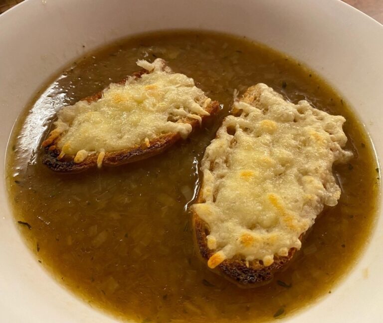 Homemade French onion soup (by me) complete with homemade cheese toasts (baked by the Snook). 🧅🥖🧀