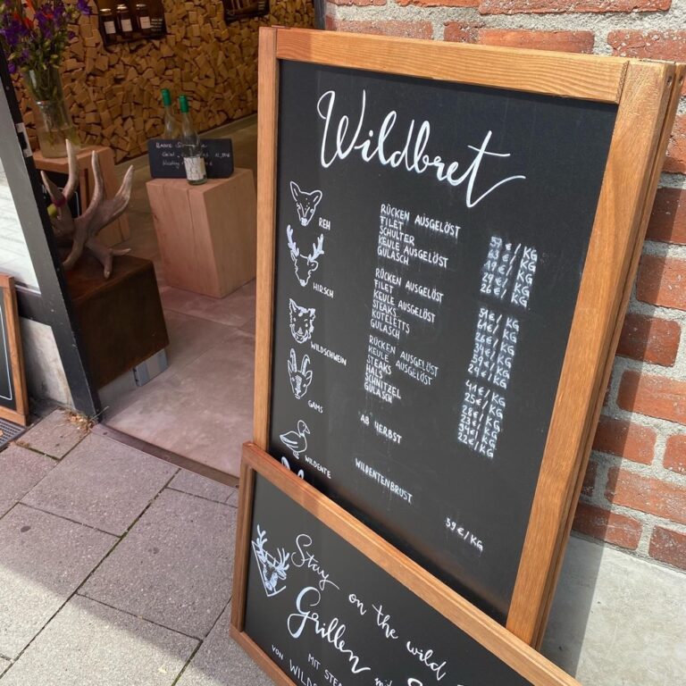 Impromptu bike ride to the Viktualienmarkt to pick up some treats for the 4th of July. It was actually quite crowded! (We masked up. Most didn’t.) 😷😷