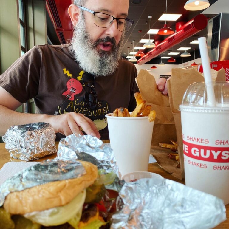 It’s very close to the Impfzentrum, so we thought it was a nice reward for getting  jabbed! 🍔🍟🥤