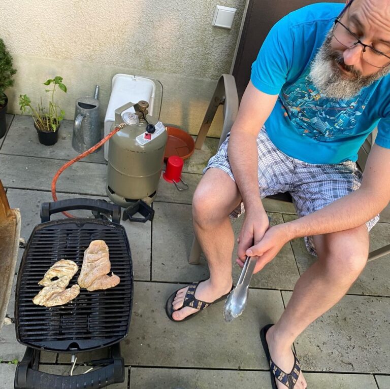 Heat advisory in München today, we we had a little Grillparty! “Halal Street-Cart Chicken” cooked and eaten al fresco… ☀️🔥