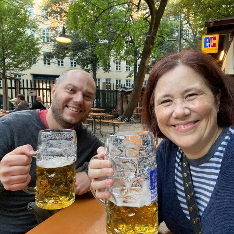 Only the 2nd Aussie I’ve met up with in a year! Catching up with digital nomad @chadwlu and his pupper @nautical_miles. 🍻🐶 (2021 Biergarten count: 16)