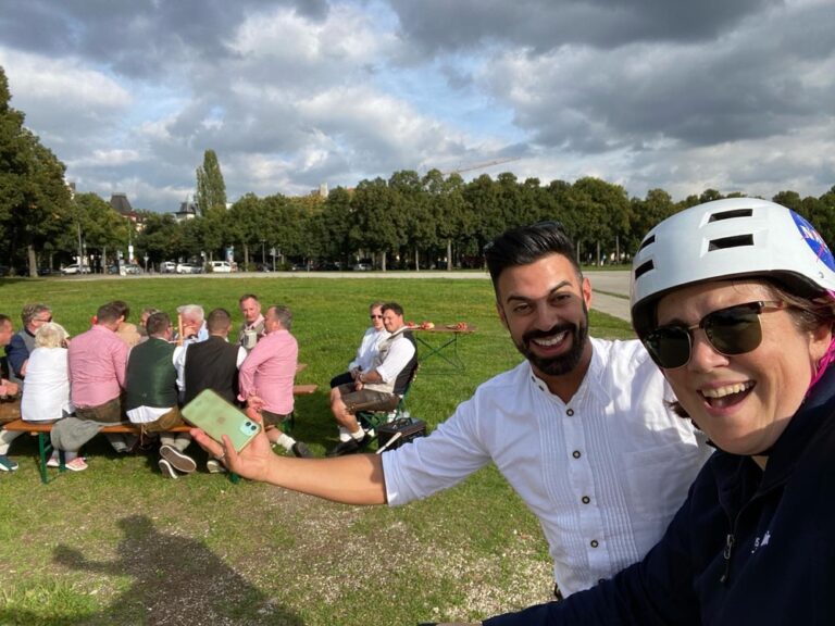 Went for a bike ride today and discovered a group of Müncheners on the Wiese celebrating their own unofficial Oktoberfest, complete with lederhosen, oompah music, and beer. They tried to get me to join them! 😂❤️🍻