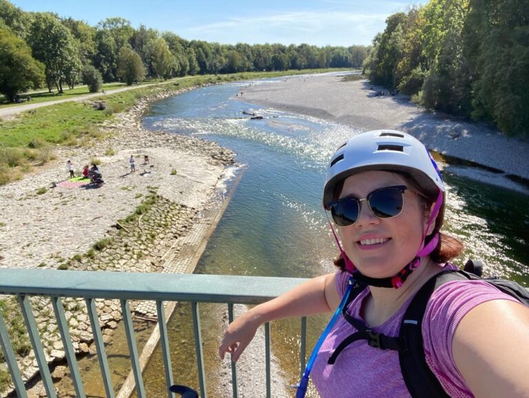 Halfway through a long ride in the Englischer Garten on a beautiful Autumn day… ❤️🚴‍♀️🍁🌻