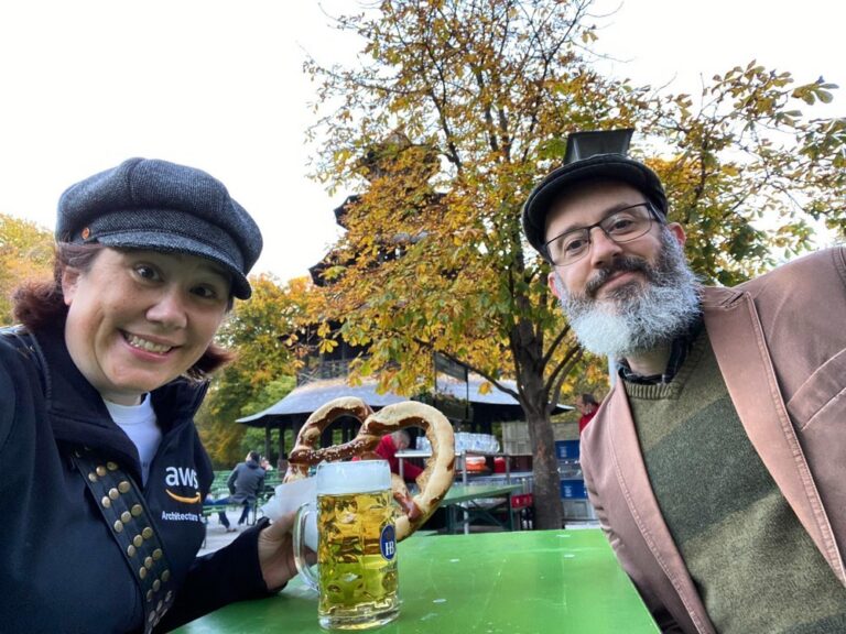 Riding through the Englischer Garten to check out the leaves… 🍻🥨🍁🍂 (2021 Biergarten count: 19!)