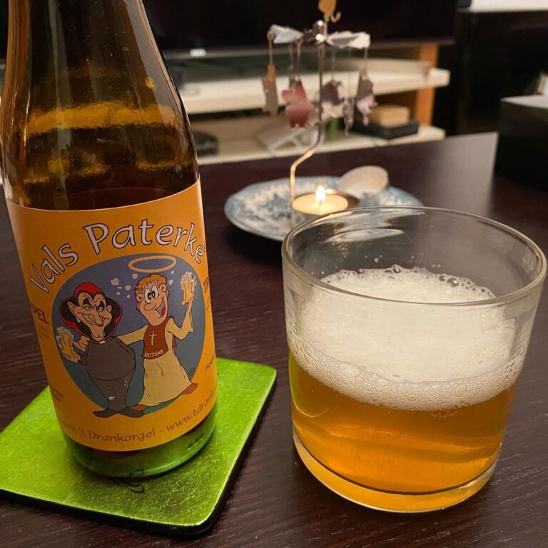 Great Belgian Beer Tasting - Vals Paterke Tripel. 8.3% of smooth golden goodness. 🍺 And we’re at the halfway point of the case @hanneslowette sent us!