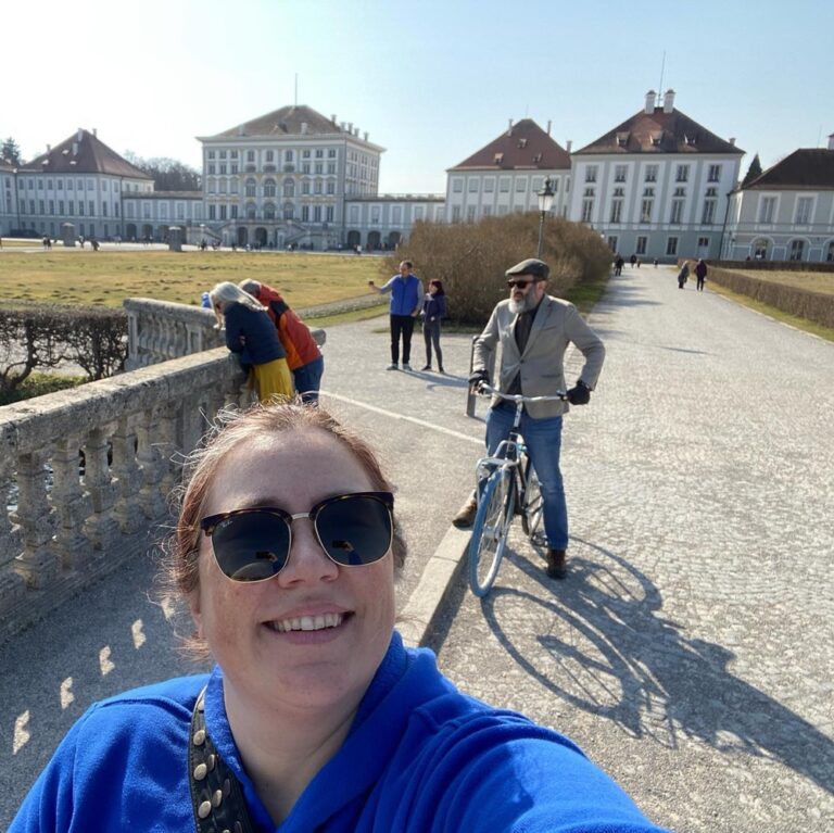 It feels like Spring! We took the bikes out for a ride to Schloss Nymphenburg and a lovely brunch at Alleecafé7. 🚴‍♀️🏰🥪