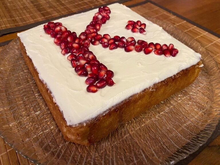 The Snook made me a beautiful homemade birthday dinner - pan pizza and a pomegranate cake. He’s the best. ❤️🍕🍰