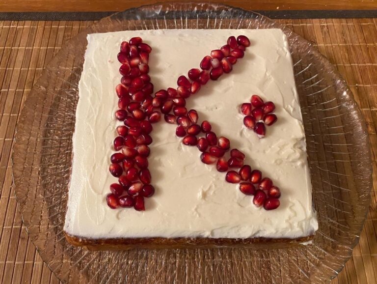 The Snook made me a beautiful homemade birthday dinner - pan pizza and a pomegranate cake. He’s the best. ❤️🍕🍰