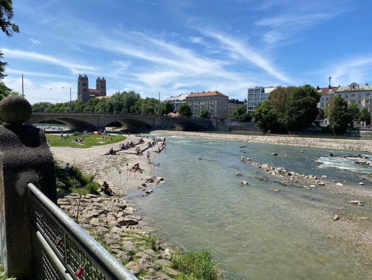 Sunday in Munich. After our Weisswurst breakfast, we headed to the Deutsches Museum to learn about electricity and boats and glass manufacturing. Then we rode home along the Isar and stopped off for ice cream. Perfect Spring day… ☀️🚴‍♀️🍦