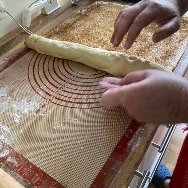 The Snook spent his day off making us homemade cinnamon rolls. 😍