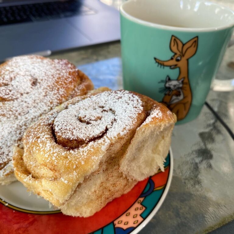 The Snook spent his day off making us homemade cinnamon rolls. 😍