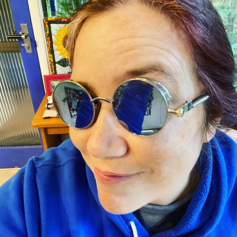 Bev found a pair of steampunk sunnies at the Op Shop. I felt very Crowley! 😎😈