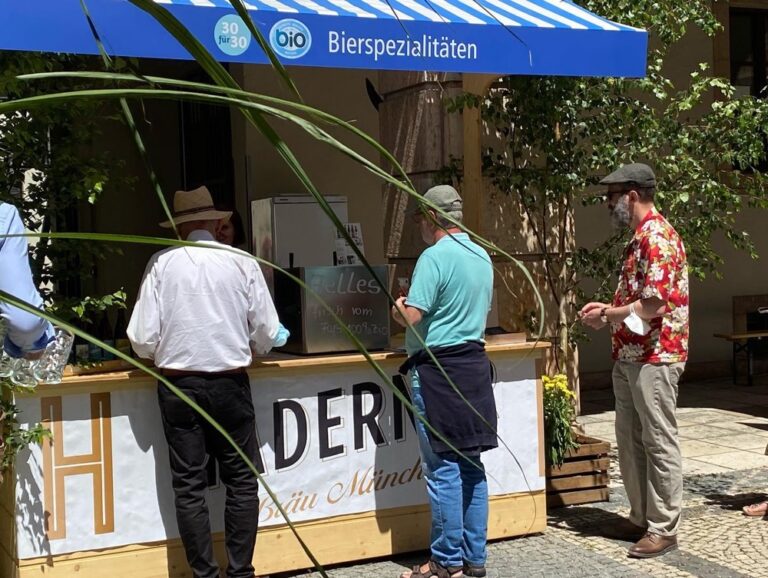 Hoffest! A summer festival put on by the Munich agriculture ministry. Lots of regional delicacies and info about plants and animals. ☀️🌱🐝🍻