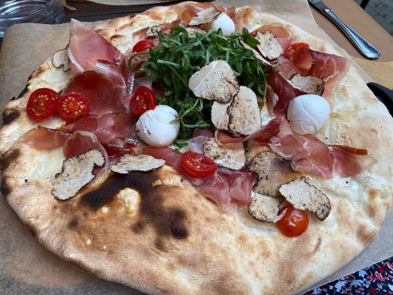 Hello gorgeous. 🍕#whitetruffle