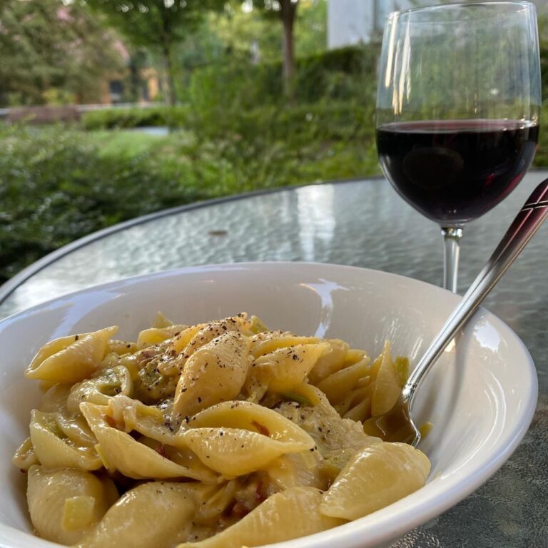 Dinner - pasta carbonara with leeks al fresco. 🍷