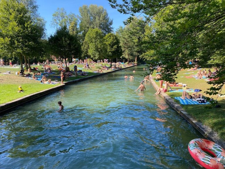 It’s a beautiful sunny day, so we headed to the Maria Einsiedel Naturbad. This is an outdoor swimming area next to the Isar with pools fed by the river, as well as a flowing canal. We picnicked and lazed under the trees and swam in the icy cold water. Munich in the summer is pretty special. ❤️☀️🌊 #bucketlist