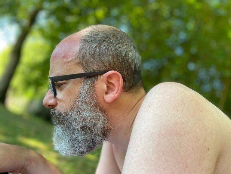 It’s a beautiful sunny day, so we headed to the Maria Einsiedel Naturbad. This is an outdoor swimming area next to the Isar with pools fed by the river, as well as a flowing canal. We picnicked and lazed under the trees and swam in the icy cold water. Munich in the summer is pretty special. ❤️☀️🌊 #bucketlist