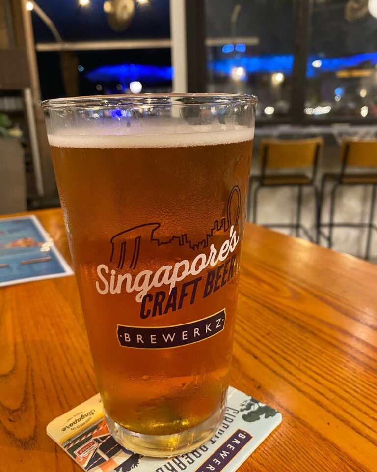 Table for one in Singapore… 🍺