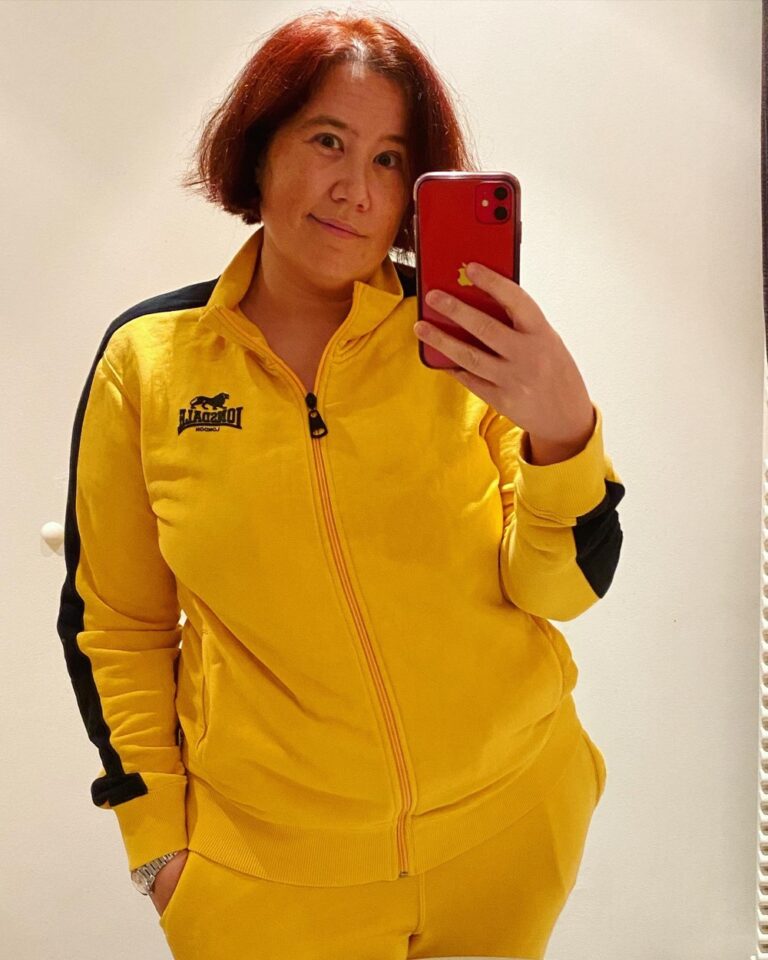 So I was meant to be at a work thing in Vietnam this week, but it got canceled. Upside: I get to skip the 10hr flights and stress. Downside: No team Hollywood dress-up dinner, which means I bought this sweet yellow tracksuit for nothing. (Ninja sword not pictured.) #killbill #thebride