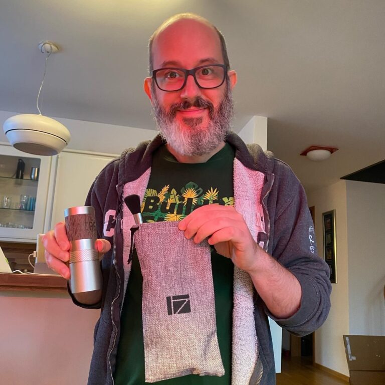 The Snook has finally leveled up his coffee game with a fancy hand grinder. Trying it out with Aeropress ahead of our last trip of the year… ☕️