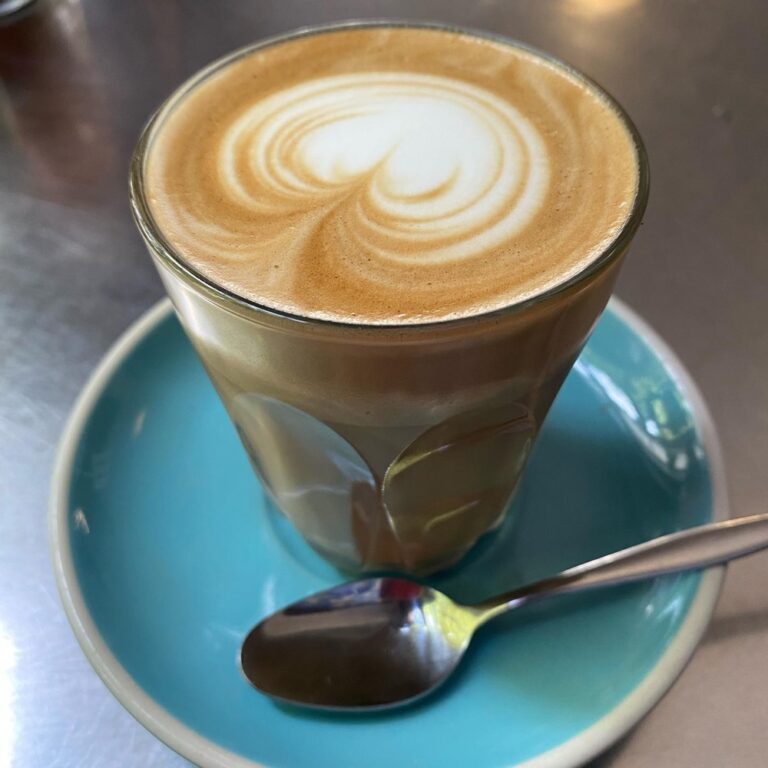 Beer is expensive and pretzels are disappointing, but some things are definitely better in Australia. ☕️ 🥭