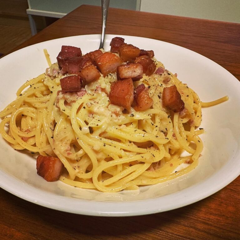 A beautiful homemade spaghetti carbonara from the Snook, that I cannot taste because my nose is completely stuffed. 😩