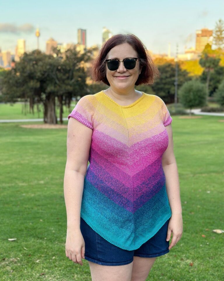 My latest #knitting project is finished! We ventured out of the house to Victoria Park to take a photo. The pattern is Sugar Maple and I knitted it from a single skein of Hobbii Twister. It’s a top-down raglan tee with an asymmetrical chevron front that really highlights the colour gradient! More details on Ravelry…