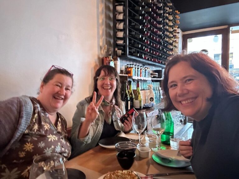 So lovely to finally catch up with @jpofoz and @_gadgetgirl_! We always pick up right where we left off. Missed these ladies… ❤️🍷🧀