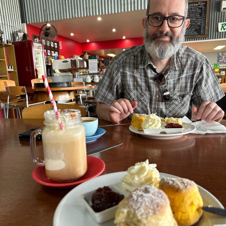 A lovely start to the drive home with scones at Ricardo’s 🍅🍓, followed by a very slow crawl through torrential rain at Newcastle! But we made it. 😅