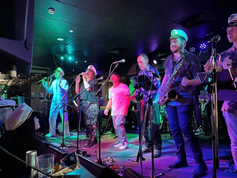 A shot of Smooth Sailing closing out their set last night at the Marrickville Bowlo ❤️⛵️🎷🌅🎶