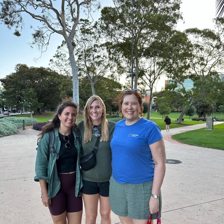 I was sad earlier this week when a mystery virus caused me to cancel a work trip to Vietnam, but on the upside, it meant I was in Sydney today to meet up with my AWS Munich friends @isa.hagen and @r_b_kka on their epic sabbatical trip around Australia! ❤️🇩🇪🇦🇺