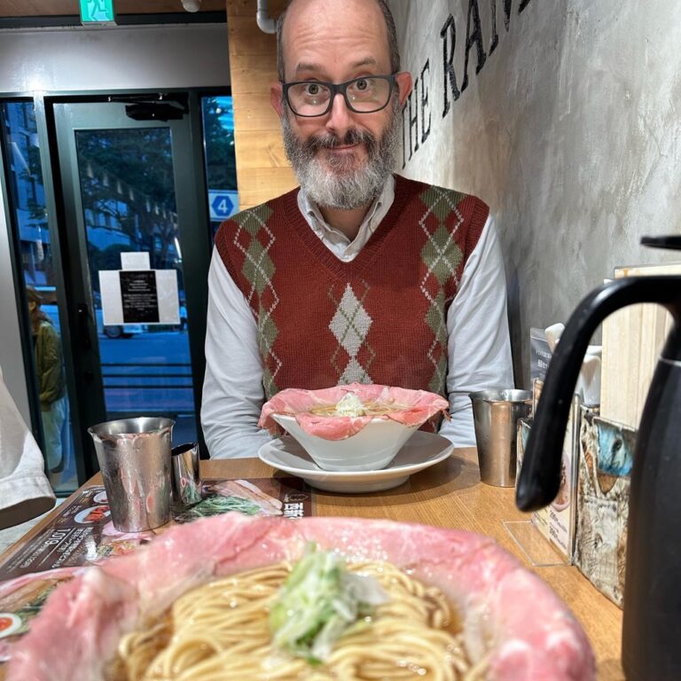 Finally the tourist part begins! Tonight we headed to Shinjuku for a ramen 🍜 (“Is that bowl lined with meat?! OH HELLS YEAH.”) before heading out to Musashi-Koyama for a traditional onsen experience, getting naked and sitting in hot mineral spring baths. 🛁 😳