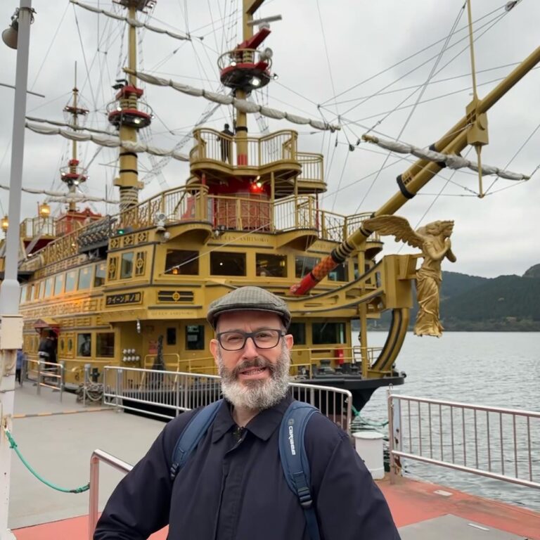 Day trip to Hakone today involved 7 different means of transportation! One big fast train, one other one that climbed an 8% grade up the mountain, a funicular cable car, a rope skyway, a PIRATE SHIP, a bus ride, and of course, our own feet. 😅🚊🚞🚠🏴‍☠️🚌