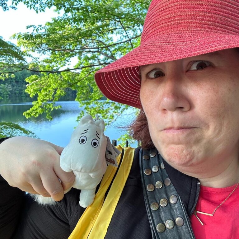 Highlights from a perfect day at Moominvalley Park. We rode a very special train, saw fun attractions, and enjoyed the beautiful scenery. There are two Moomin parks in the whole world, and now we’ve been to both of them. ❤️☀️🚆🌳 #moomin @moominofficial