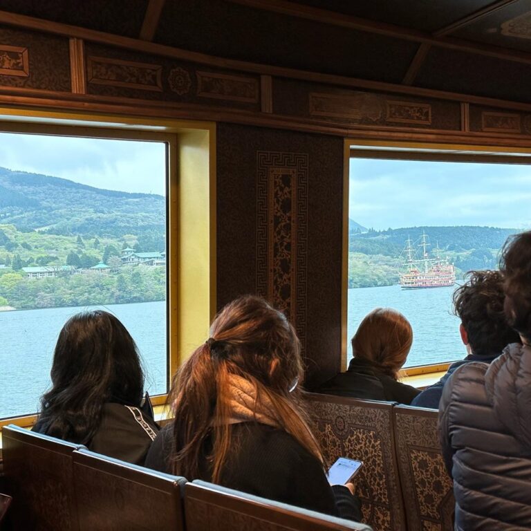 Day trip to Hakone today involved 7 different means of transportation! One big fast train, one other one that climbed an 8% grade up the mountain, a funicular cable car, a rope skyway, a PIRATE SHIP, a bus ride, and of course, our own feet. 😅🚊🚞🚠🏴‍☠️🚌