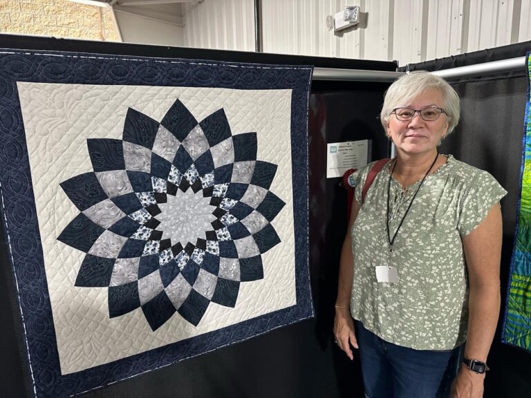 Congratulations to my Mom Susie (from @the_quiltshop_at_essenhaus) on her 2nd place for Hand Quilted Small Pieced at the Elkhart County Quilt Fiber Expo! ❤️🧵🪡