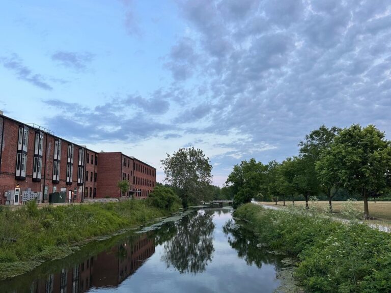 A gorgeous and peaceful evening at the Elkhart River. (@joe40joe40 takes a beautiful photo, but he does get alarmingly close to his subjects!) 😳😂