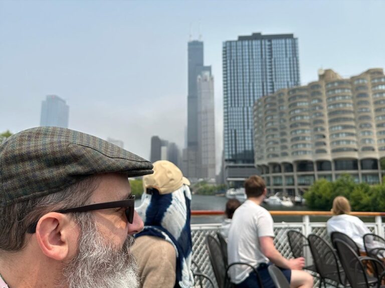 Chicago Architecture tour on the river. It started out sunny, but within 30 minutes a cold fog rolled in off the lake! 🏙️ 🛳️