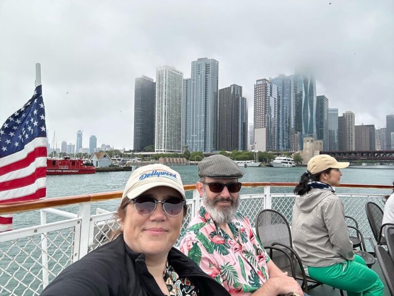 Chicago Architecture tour on the river. It started out sunny, but within 30 minutes a cold fog rolled in off the lake! 🏙️ 🛳️