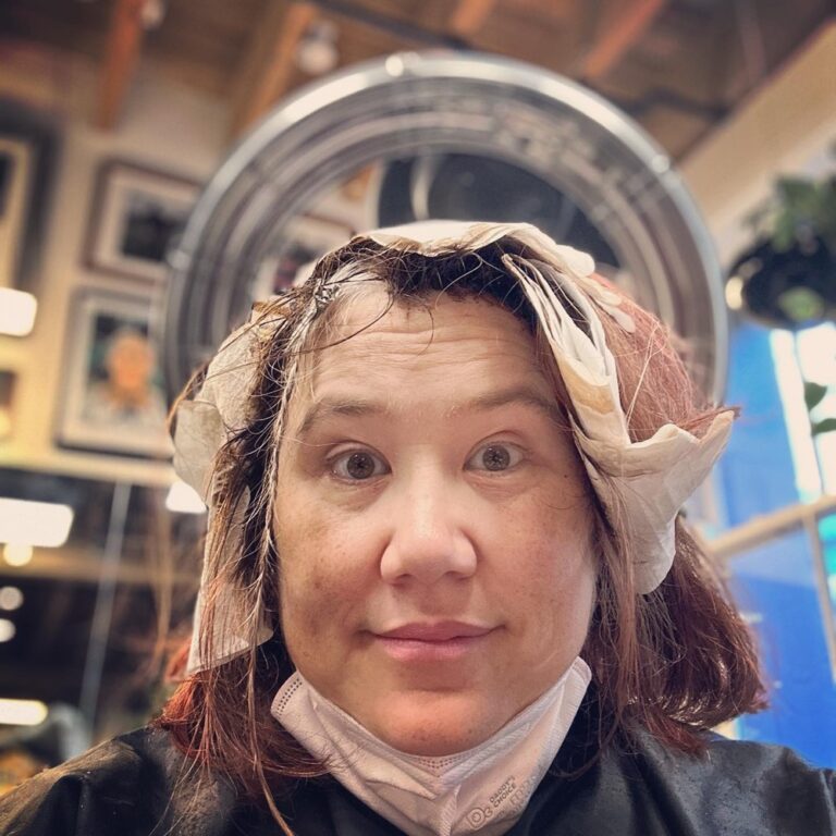 The Madonna of the Salon. 😇 💇‍♀️