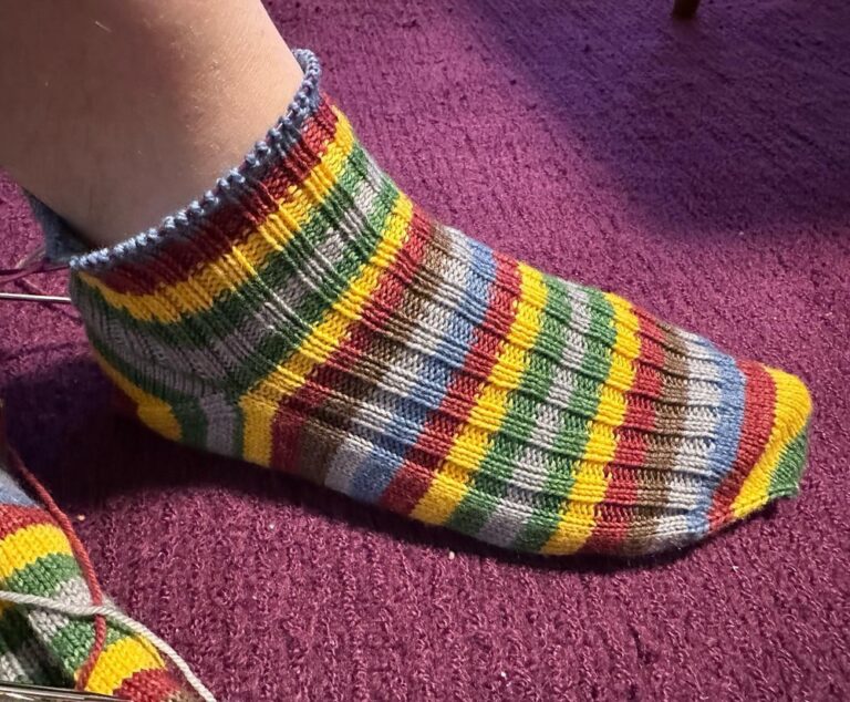 Fit check! I knitted one of the afterthought heels so I could check the placement, and it was a little tight. So I frogged it back to that point and moved the heel back a stripe. Much better! Now it’s just a straight shot up the leg… 🧶🧦 #knitting