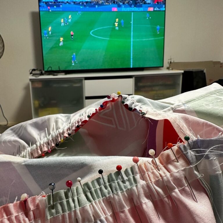 Pinning ruffles and watching the football. GO MATILDAS!! #worldcup #matildas ⚽️🏃‍♀️🇦🇺