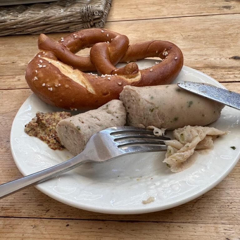 Introducing the knitters to Weisswurst Frühstück. 🥨