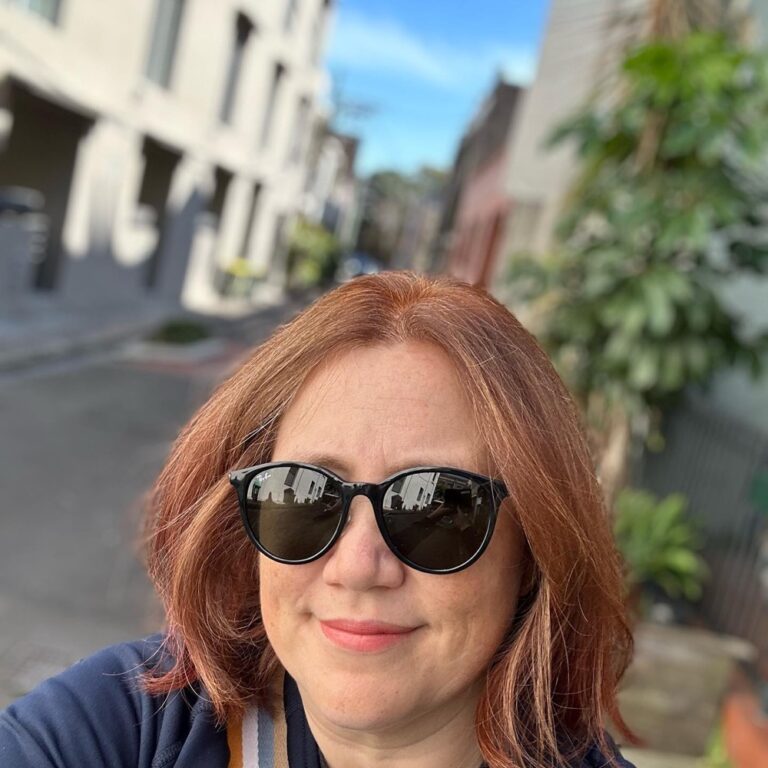 Another big speaking gig next week means it’s time to cover up the greys… Thanks @esstudiogalleria for the fabulous refresh! ❤️💇‍♀️