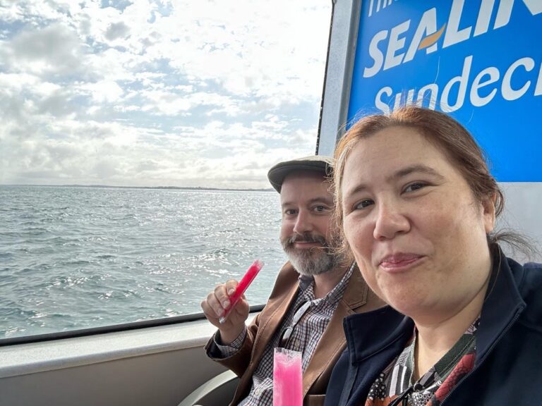 Rottnest is truly one of the most beautiful places I’ve ever been. We rode about 30km with @paulsecoebiketours, and we saw whales, lizards, osprey, and of course, quokkas. ❤️ 🚴‍♀️ #quokkaselfies