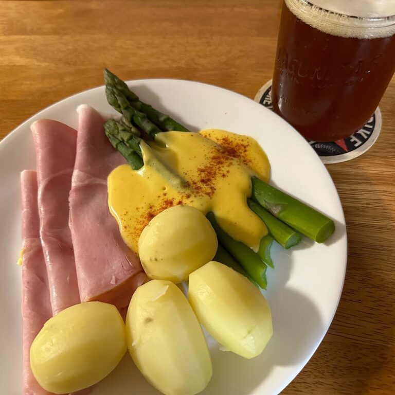 Finishing a very German weekend with #spargelzeit! Ham, asparagus, potatoes, and the Snook’s homemade Hollandaise sauce… 😋