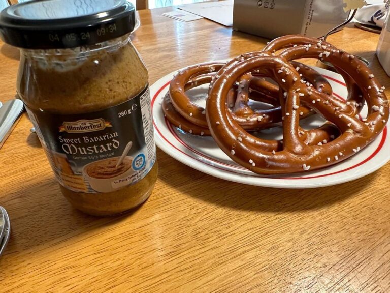 The Snook has been eagerly awaiting this year’s @aldiaustralia Oktoberfest special buys, and they finally arrived today. The rumoured frozen bake-at-home pretzels 🥨 were nowhere to be found 😭, and these thin, dry boxed ones are WRONG. 😭😭 But I’m happy to report that the sweet mustard is spot on, and we’re going to go buy several more jars before they’re gone! 🇩🇪