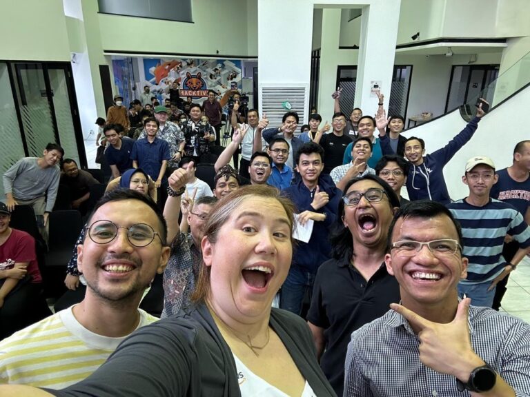 A massive thank you to everyone who came out to @hacktiv8id yesterday for the @awsugjkt meetup! I really enjoyed getting to meet all of you. ❤️🇮🇩